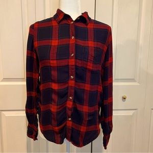 🍋 American Eagle Outfitters Ahh-mazing Soft Boyfriend Fit Button Down Shirt